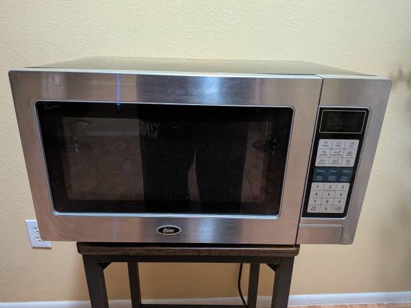 Oster Microwave 1000W – Needs New Magnetron (For Repair or Parts) 1