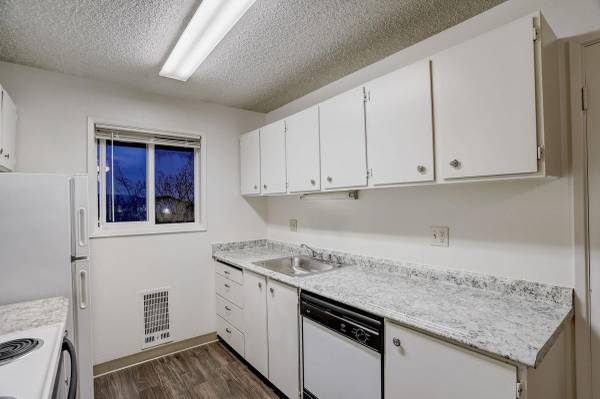 $1,293 / 1br - 700ft2 - Frightful SAVINGS - TWO Month's Rent FREE - Call TODAY1 (North Tacoma)64031308477698122