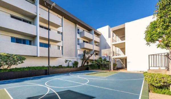Stunning Studio, with Pool, Tennis, Gym, Movie Theatre & More! 1