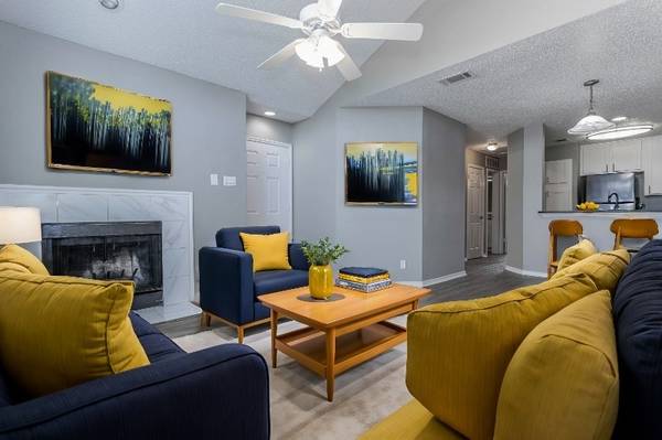 $1,050 / 2br - 805ft2 - Recycling, Built in Bookshelves, Minutes away from White Rock Lake (9707 Walnut Hl Ln, Dallas, TX)63796555950595121