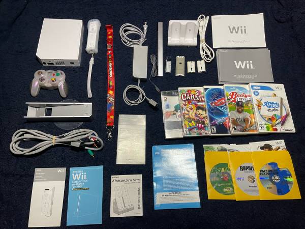Nintendo Wii Bundle w/ 9 Games 1