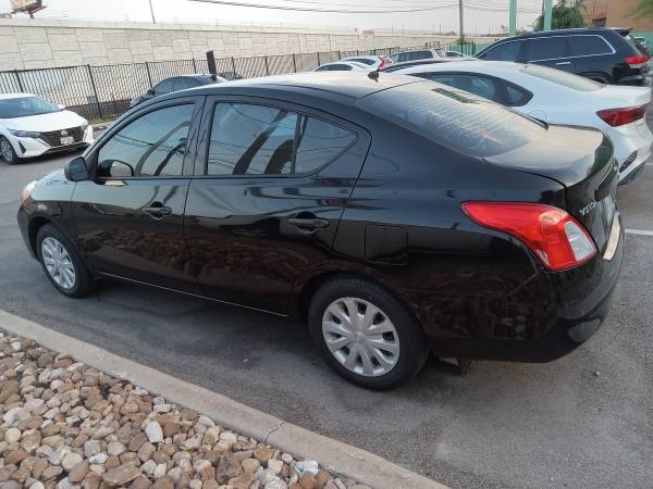Neumáticos nuevos, aire acondicionado frío, funciona excelente - $3.000 (Austin)63439447809667121