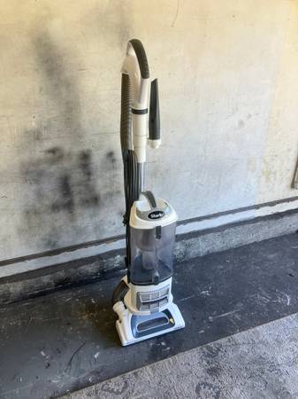Shark Lift-Away Vacuum (12-14) 1