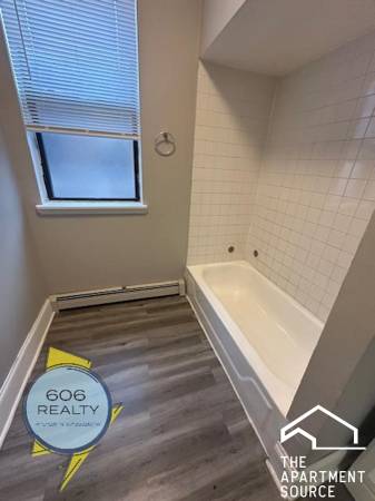 $1,400 / 2br - Bright & Spacious 2 Bed – Washington Park | $1,400/mo | Top Floor (Chicago)63959874808579124