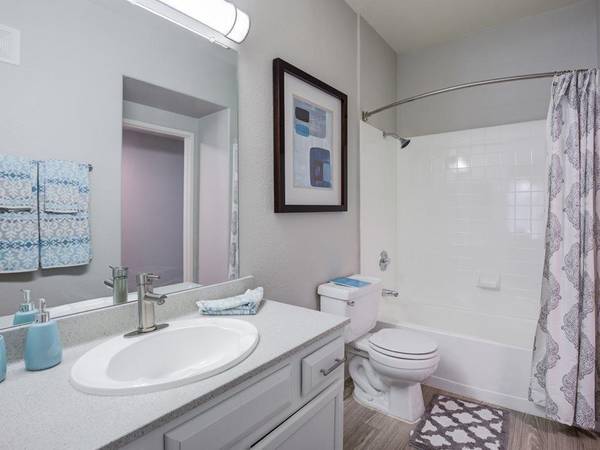 $1,350 / 2br - 1157ft2 - Resort-style pool and spa, Private patio or balcony, Fitness center63907026748547123