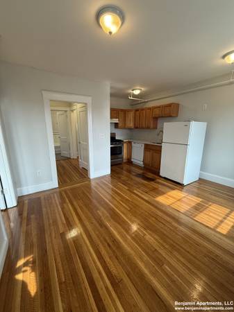 $2,800 / 2br - ** SIN COMISIÓN ** Disponible AHORA ** Calefacción y Agua Caliente incluidos ** Se permiten mascotas ** (Brighton)63699544911363122