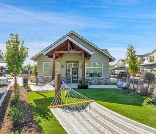 $2,263 / 3br - 1210ft2 - Spacious Closets, Clubhouse, Basketball & Pickleball Court (Woodburn)63660412574849122