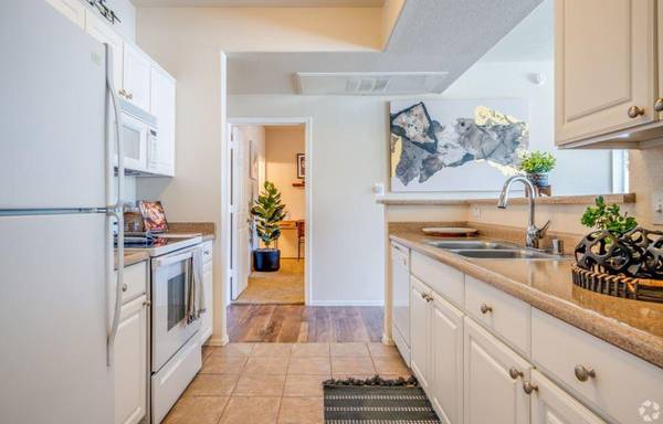 $1,299 / 1br - 747ft2 - Fitness center, Basketball court, Spa/hot tub, Walk-in closets (Litchfield Park)64024999749890121