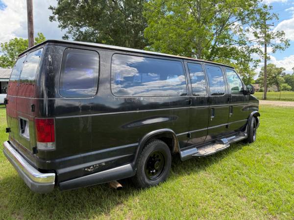 ENCONOLINE E250 VAN CLEAN TITLE BLUE - $3,600 (Splendora Tx)63622447565569122