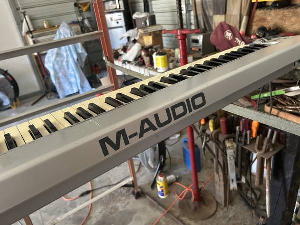 Nice keyboard controller made by M-AUDIO 1