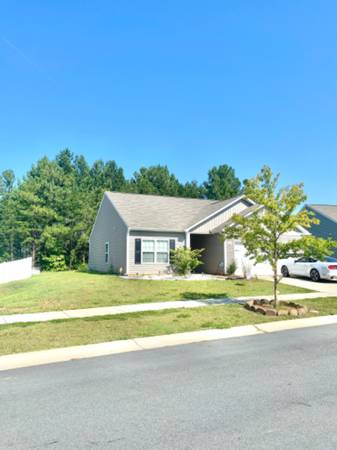 Charming 3BR/2BA Single-Family Home 1