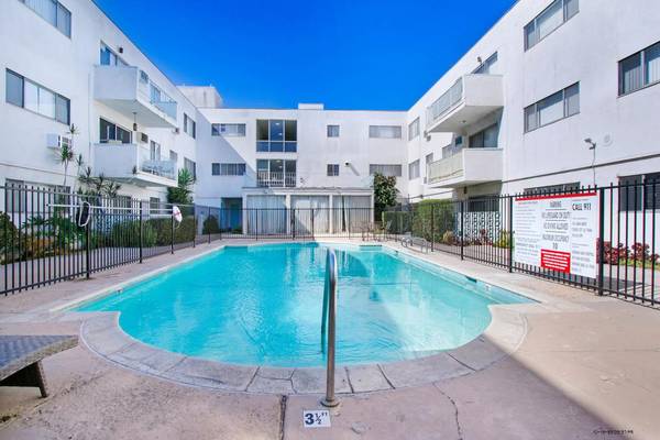 $1,895 / 1br - 750ft2 - Swimming Pool ^ Parking ^ 1 Bedroom in Studio City ^ Pet-Friendly (Studio City / Close to Universal City)63953217139075121