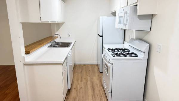 **MOVE IN SPECIAL FIRST 2 WEEKS ARE 1