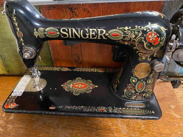 1923 Classic Singer Collectible Sewing Machine!!! 1