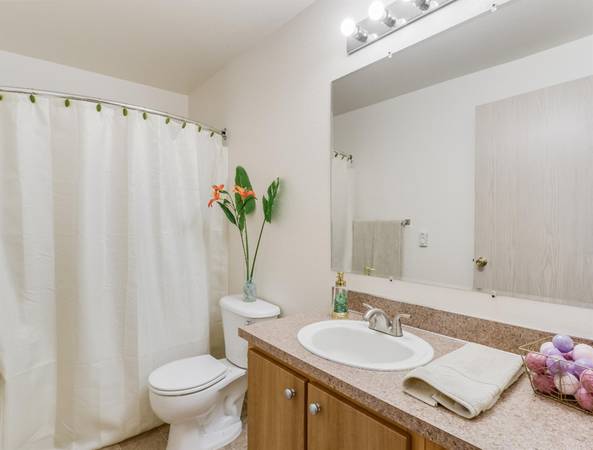 $1,550 / 2br - $1700 SAVINGS - Balcony / Patio w Wood Flooring + Garden-style Unit (Glenfair)63999315196034121