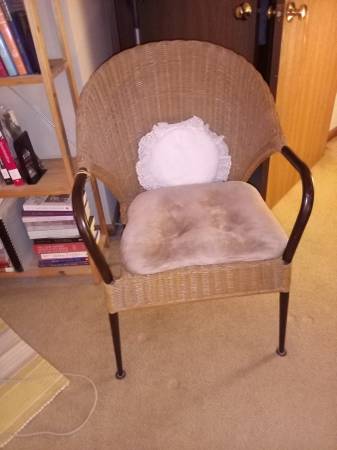 NICE WICKER CHAIR WITH TWO CUSHIONS, ONLY $65 (NEGOTIABLE) 1