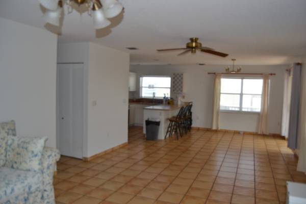 $3,700 / 3br - 1800ft2 - 3 BED 2 BATH CANAL HOME  FOR RENT (VENETIAN SHORES)63944429694211121