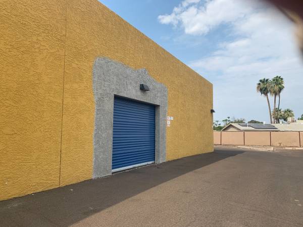 $1,240 / 1031ft2 - 35TH AVE & NORTHERN- RETAIL/FLEX W/ ROLL UP DOOR FOR LEASE (35TH AVENUE & NORTHERN)64024824607745123