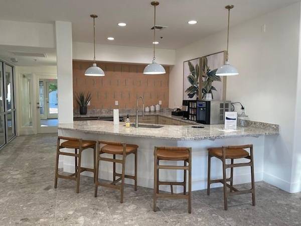 $1,660 / 1br - 708ft2 - Great Location, Garages available for rent, Full-Size Washer & Dryer (Gilbert)64025000096258123