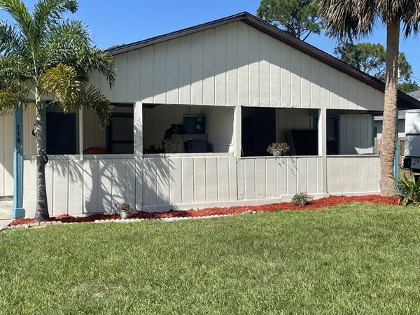 $1700.00 / 2br - 1000ft2 - Porche cubierto, patio delantero y trasero, recién renovado en una zona tranquila63799910077825122