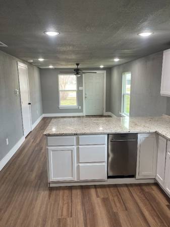 $1500.00 / 3br - 1100ft2 - Completely Renovated Family Home63806837132803123