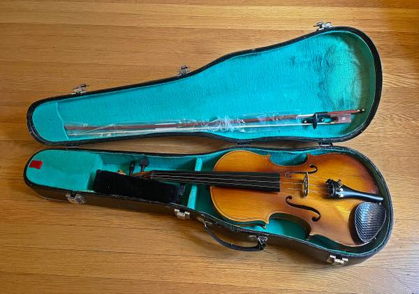 4/4 Violin by Lark 1