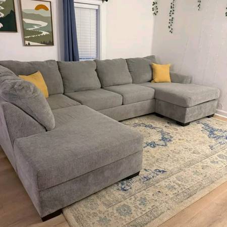 SECTIONAL SOFA COUCH WITH MATCHING OTTOMAN FREE 1