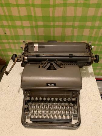 Royal Typewriter 1