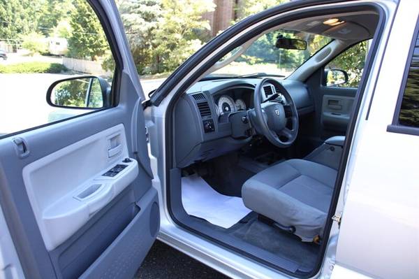 2006 Dodge Dakota SLT - $5,995 (Best Prices at Richs Car Corner)63617179006595124