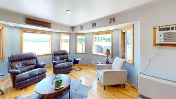 $679,900 / 4br - 2789ft2 - Remodeled Superior Home! (125 Curran Drive)63656993843841122