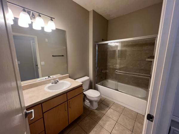 $1,200 / 1br - HALF SEPT RENT FREE! TOUR AND APPLY TODAY!!63681714148483123