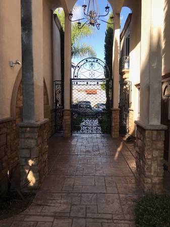 $1,000 / 1br - 950ft2 - $1,000.00/Mo, (Utilities Included) 1-Bed/1-Ba for Single Female Only. (San Diego)63847864596355121