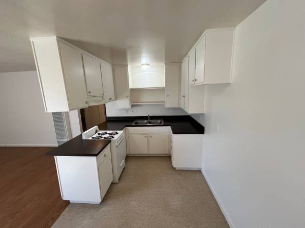 $1,695 / 2br - 517 North T Street Apt B (Lompoc)63663853690753123