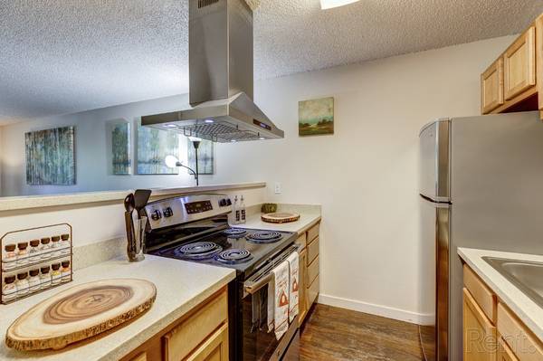 $2,020 / 2br - 854ft2 - Storage Space, On-site Laundry Facilities, Internet Access (19800 50th Ave W, Lynnwood, WA)63814789407873122