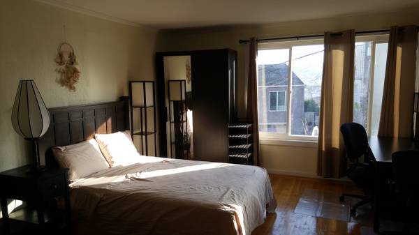 $1,125 / 1br - 230ft2 - Large Room Available (bayview)63813663062147121