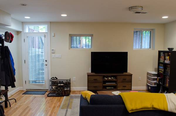 $2,000 / 1br - ***BRIGHT MODERN RENOVATED ENGLISH BASEMENT APT *** (Washington)64040027710465120