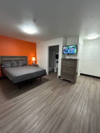 Walk-In Shower, Free Premium Cable TV, Studio 1/BA 1