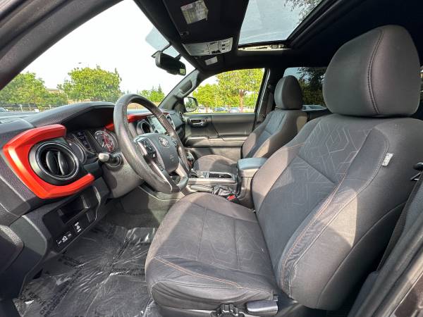 2016 Toyota Tacoma V6 SR5 - Photo 12
