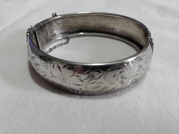 Vintage Heavy Solid Sterling Silver Flower Hinged Bangle 1