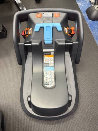 UppaBaby Mesa Car Seat Base 1