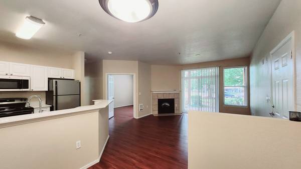 $1,699 / 2br - 966ft2 - 🎃 Spooktacular 2 Bedroom Apartment – Perfect for Fall Nights!63672582662019122