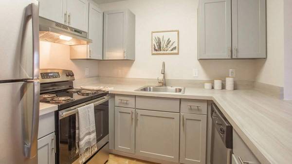 $1,805 / 2br - 932ft2 - Extra Storage, Electronic Thermostat, Covered Parking (12200 SE McLoughlin Blvd, Milwaukie, OR)63820738929539123