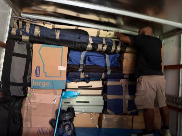 Professional movers needed load and pack today 1