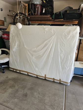 Casper bed w/ frame 1