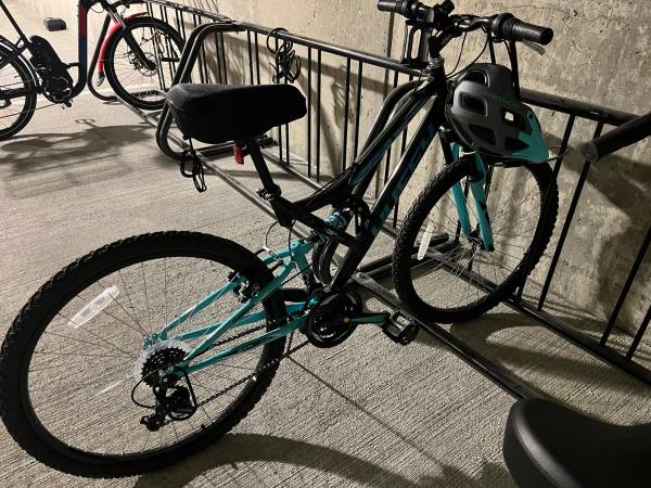 *** HUFFY BICYCLE  WOMEN’S 1