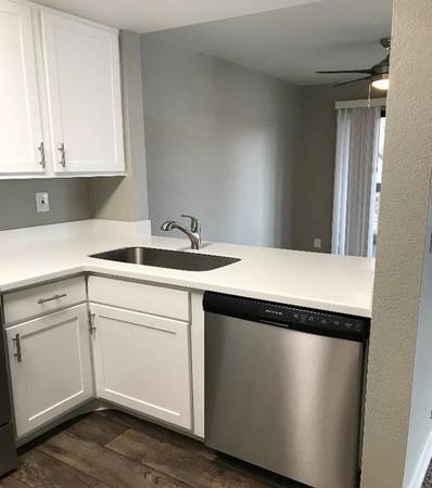 $1,286 / 1br - 697ft2 - Large windows with lots of light, Garbage disposal, Dishwasher (Lake Harbor)63794845922051122