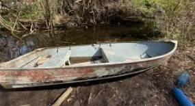 Free Boat Just text me or call me for pickup details 1