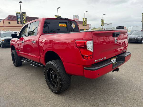 2021 Nissan Titan crew cab - Photo 5