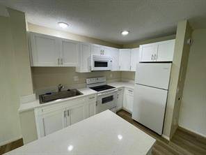 $1,800 / 2br - TOTALLY UPDATED 2ND FLOOR CONDO... NEW KITCHEN/BATHROOMS (CORAL SPRINGS)64001849921538120