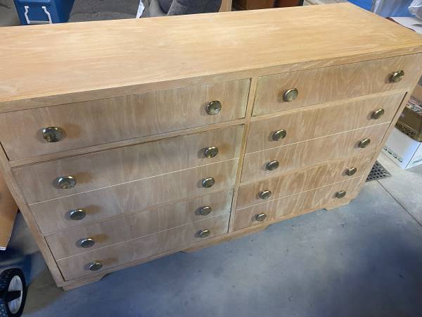 Dresser 1